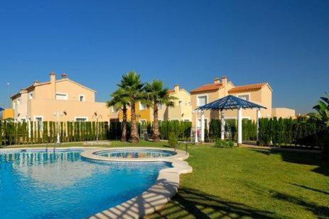 House With Garden At Oliva Nova Golf & Beach Resort Les Deveses Exterior foto